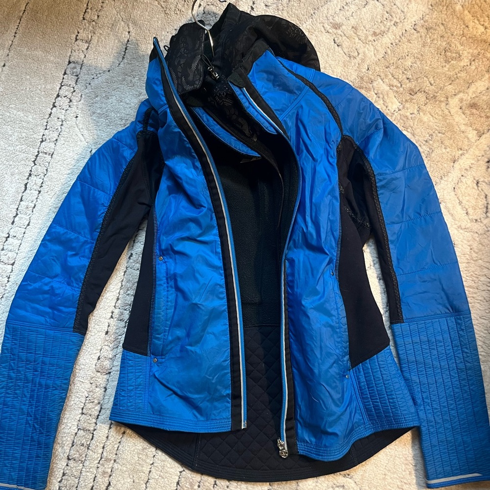 Lululemon size 4 jacket in blue and black with removable hood